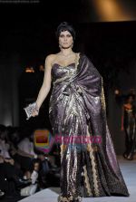 Model walk the ramp for Suneet Varma Show at HDIL India Couture Week, Grand Hyatt, Mumbai on 15th Oct 2009 (39).JPG